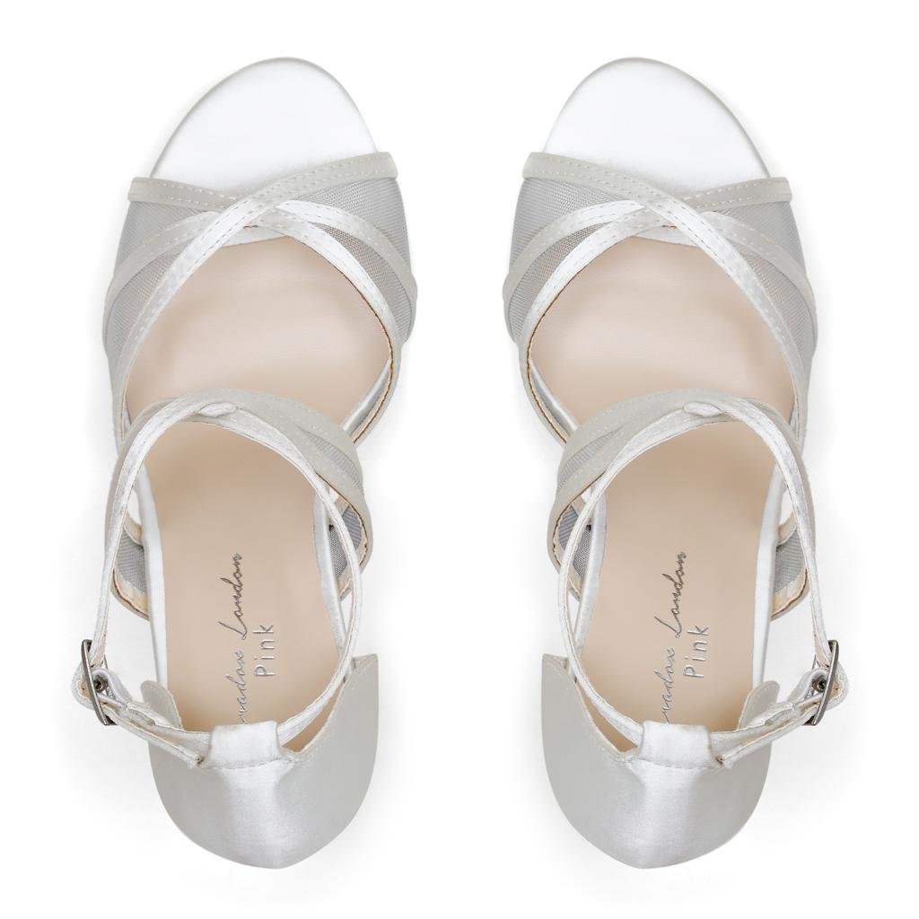 Hinoa ivory